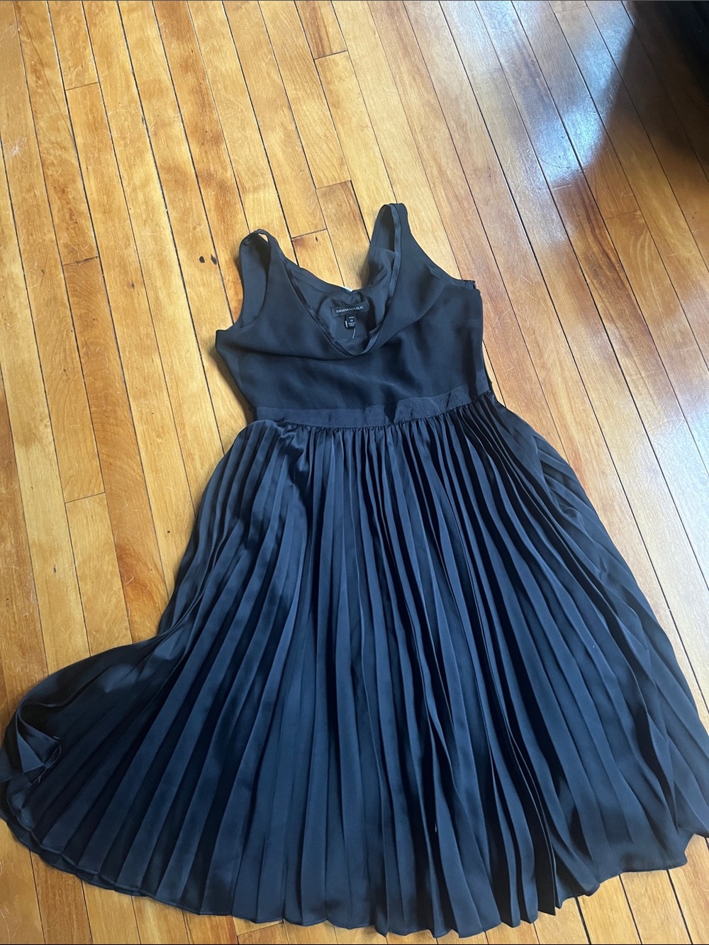 Banana Republic Black Sleeveless Pleated Dress